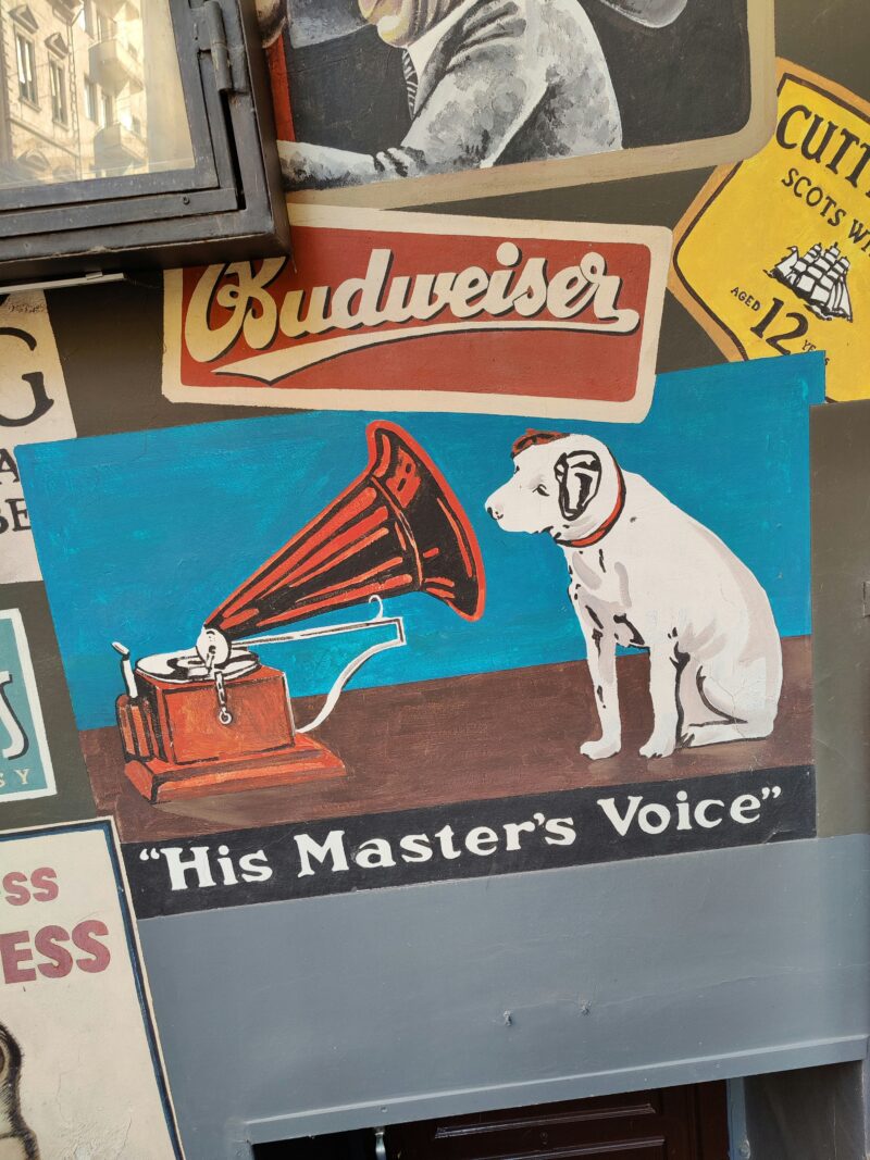 Featured image for article: How to build an authentic brand voice with market research 